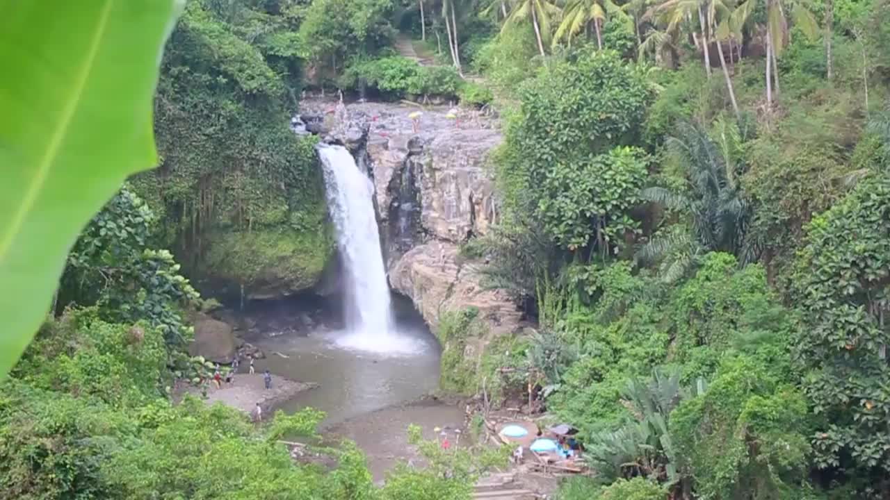 瀑布在巴厘岛视频素材