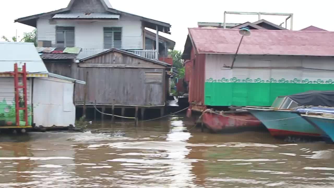 河边住宅视频素材