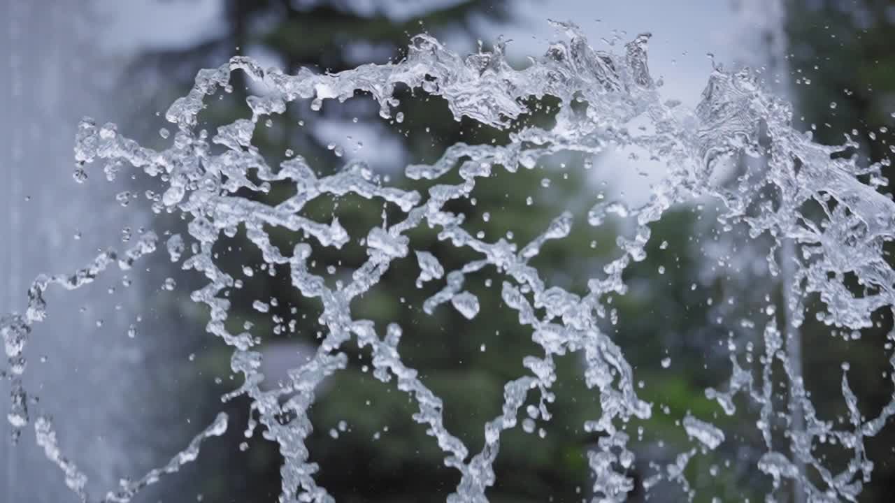 溪水创造出美丽的形状视频素材