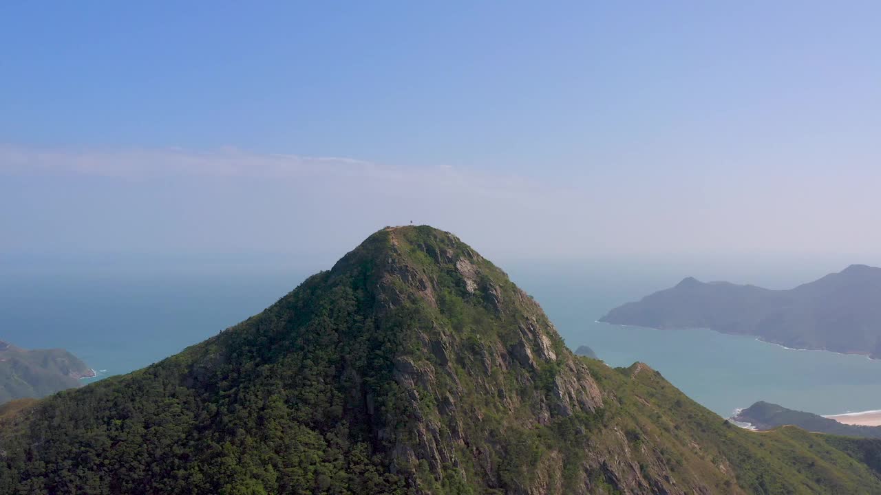 从空中俯瞰香港东部著名的西贡尖山郊野公园。室外,白天视频素材