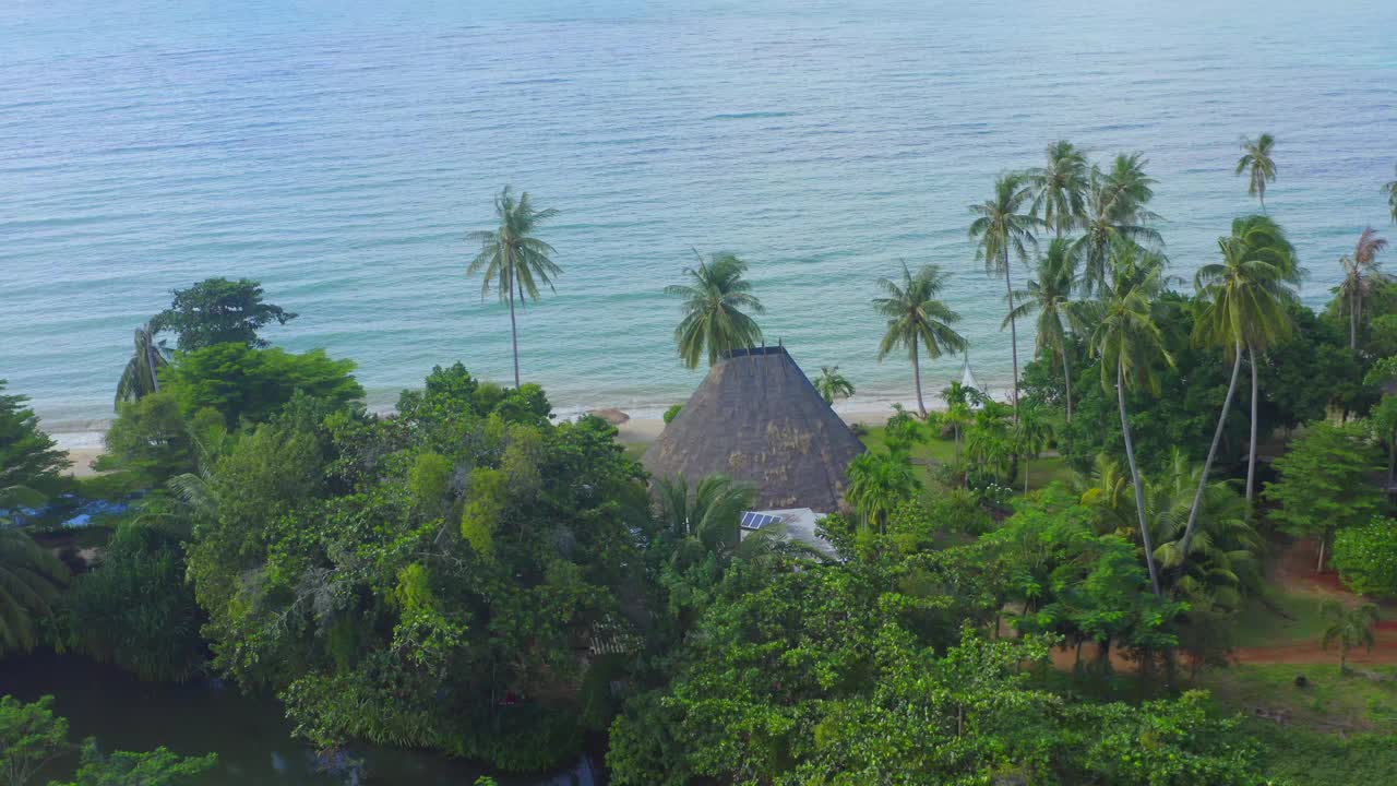 位于泰国特叻的Koh Chang附近的Koh Mak热带岛屿和天堂般的海滩视频素材