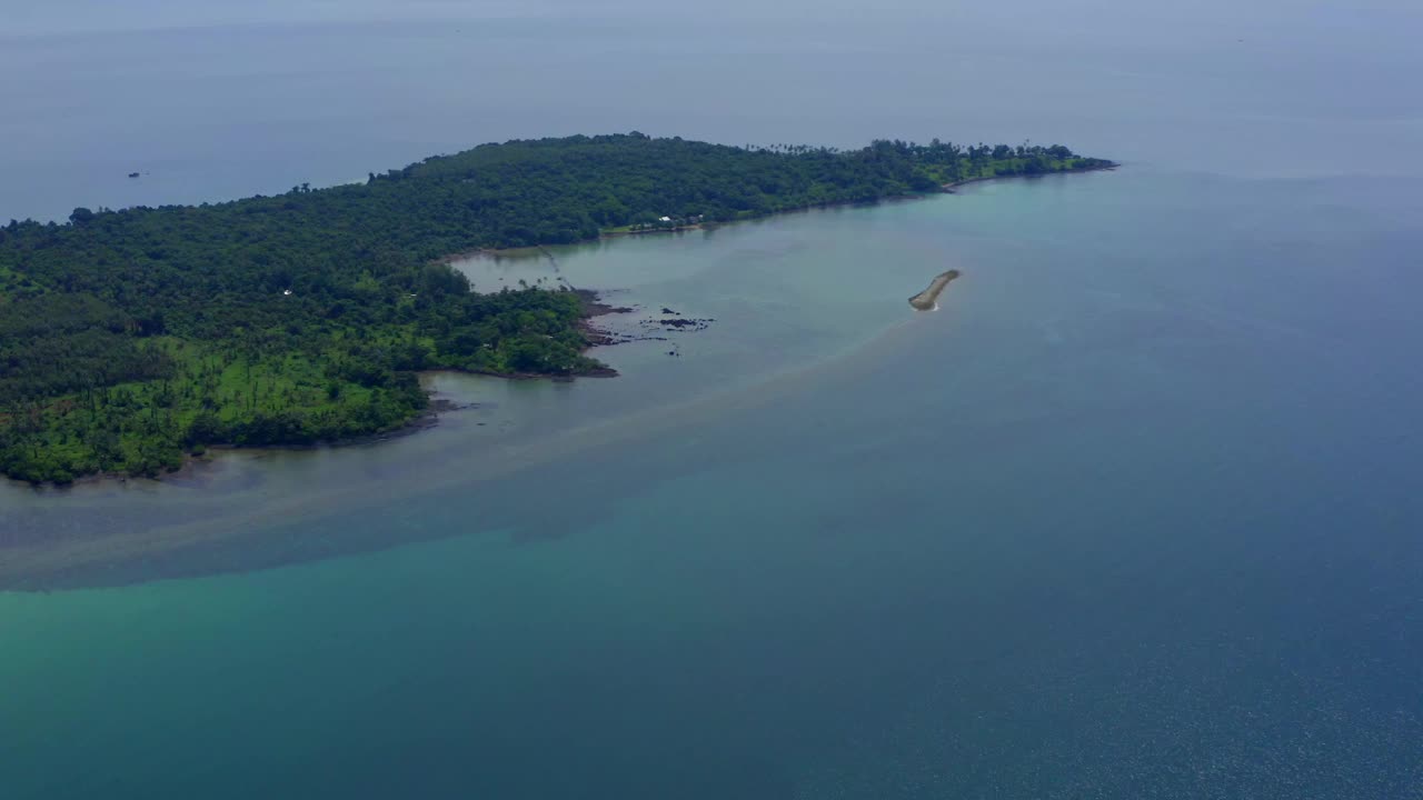 位于泰国特叻的Koh Chang附近的Koh Mak热带岛屿和天堂般的海滩视频素材