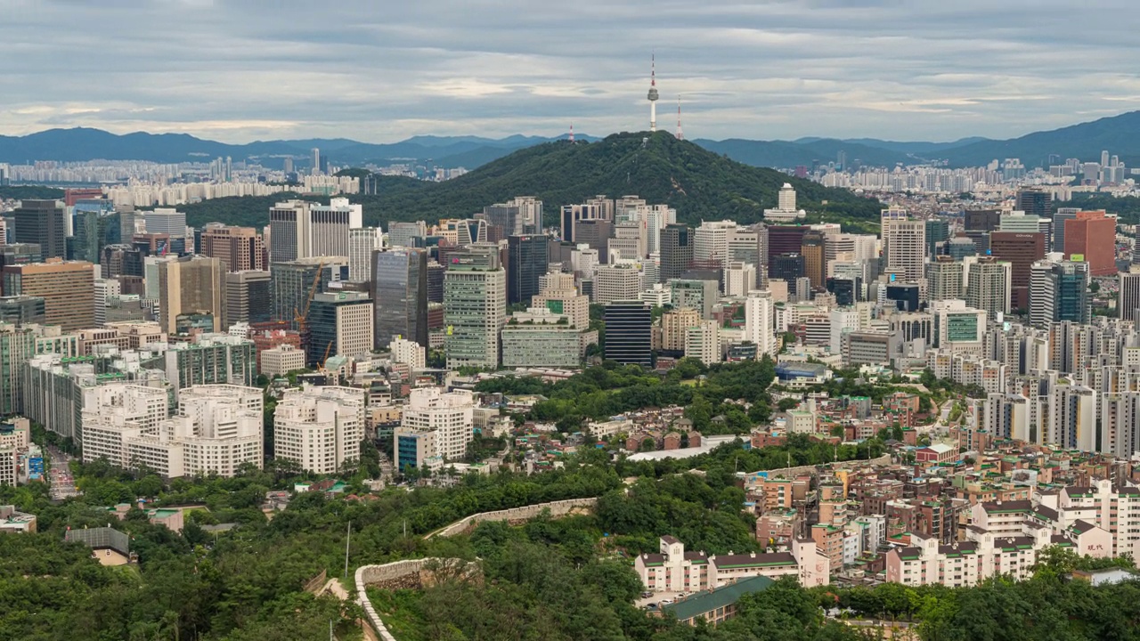 白天——首尔城郭和N首尔塔周围的市中心/首尔中区，韩国首尔视频素材