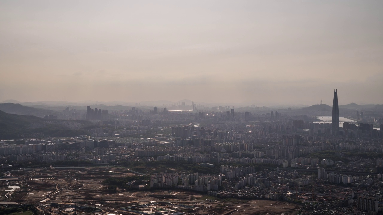 白天——首尔汉江附近的市中心、乐天世界大厦、蚕室/松坡区视频素材