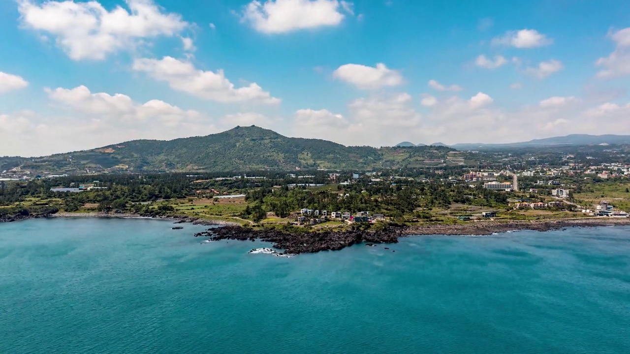 韩国济州岛西归浦市Olle步道村的风景视频素材