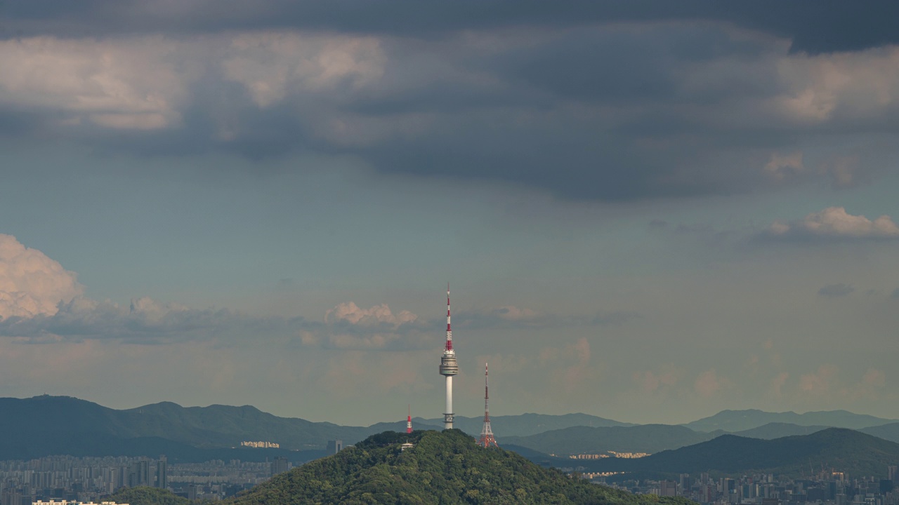 白天:韩国首尔市内，N首尔塔和南山视频素材