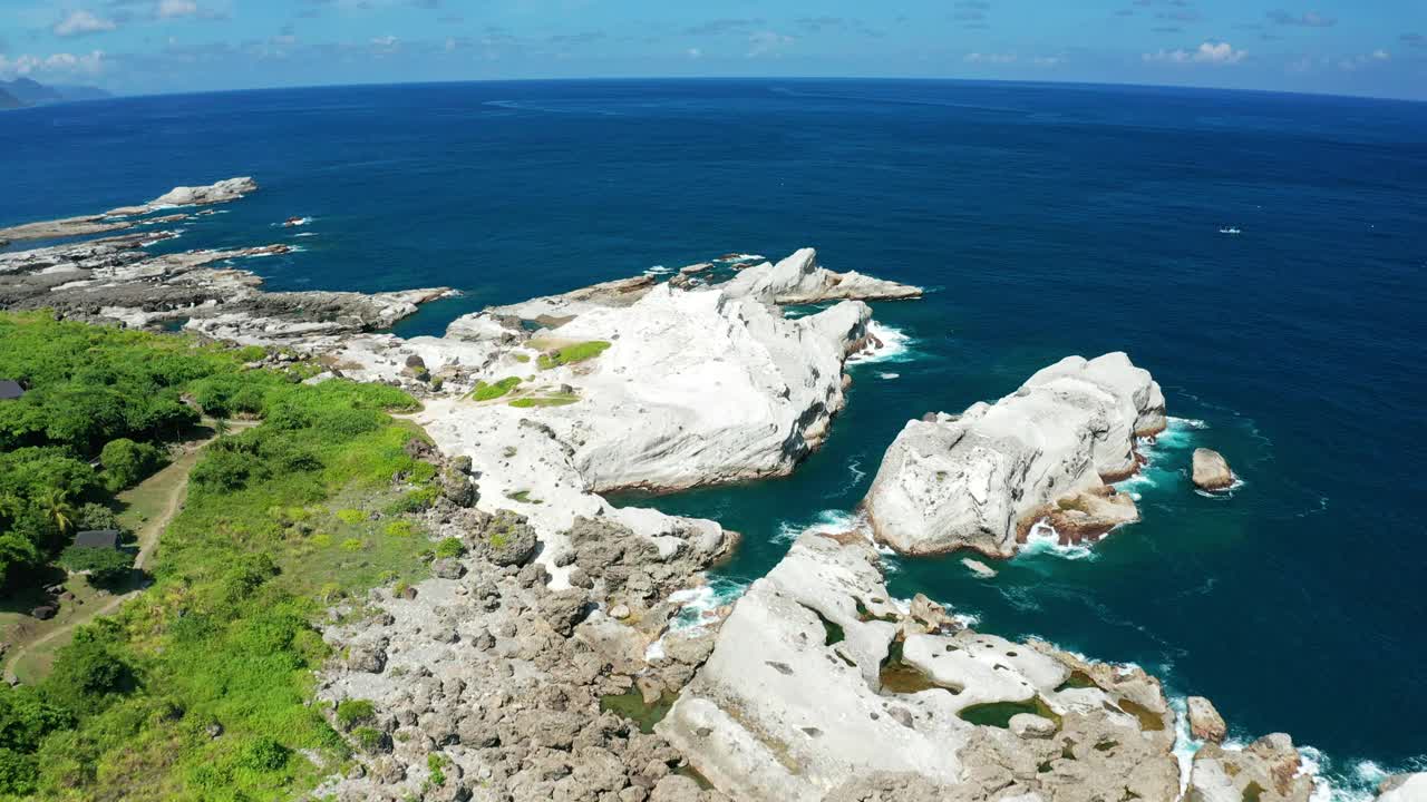 鸟瞰花莲石梯平台公园，台湾视频素材