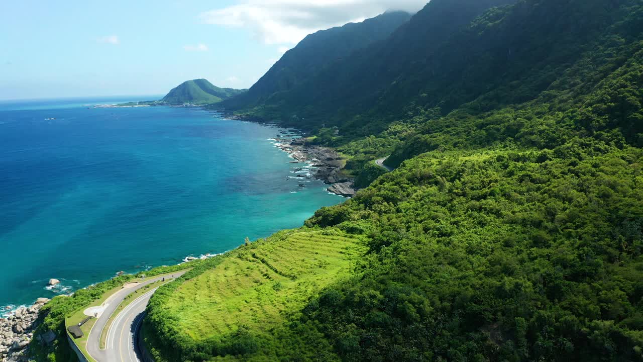 鸟瞰花莲东岸高速公路，台湾视频素材