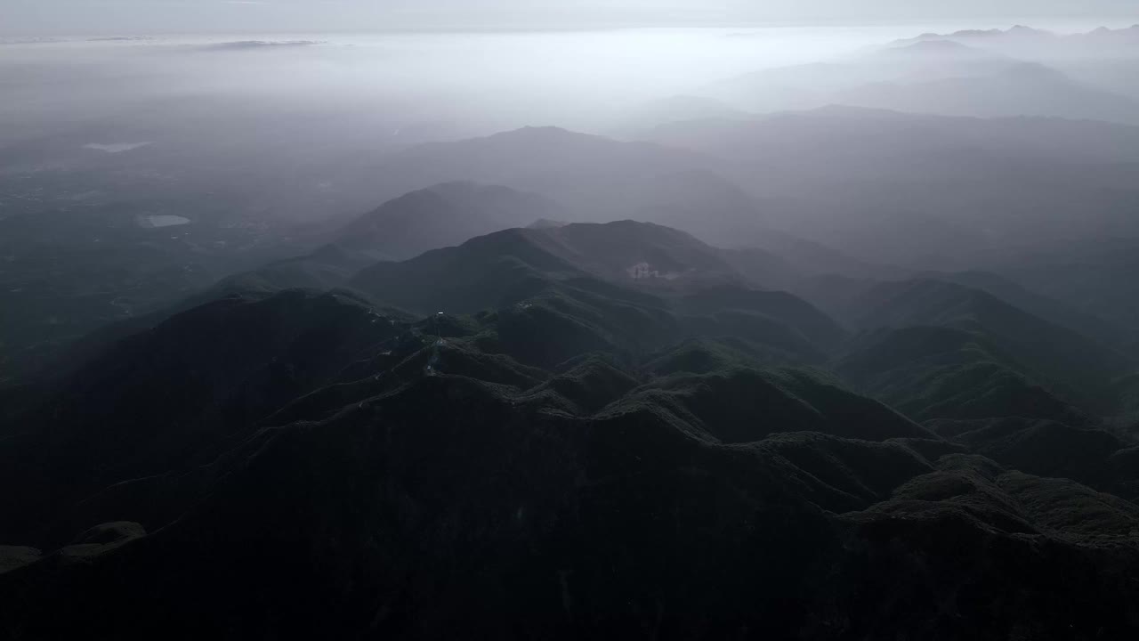 Baldu山的航拍视频，高空拍摄的圣加布里埃尔山，加州，美国视频素材