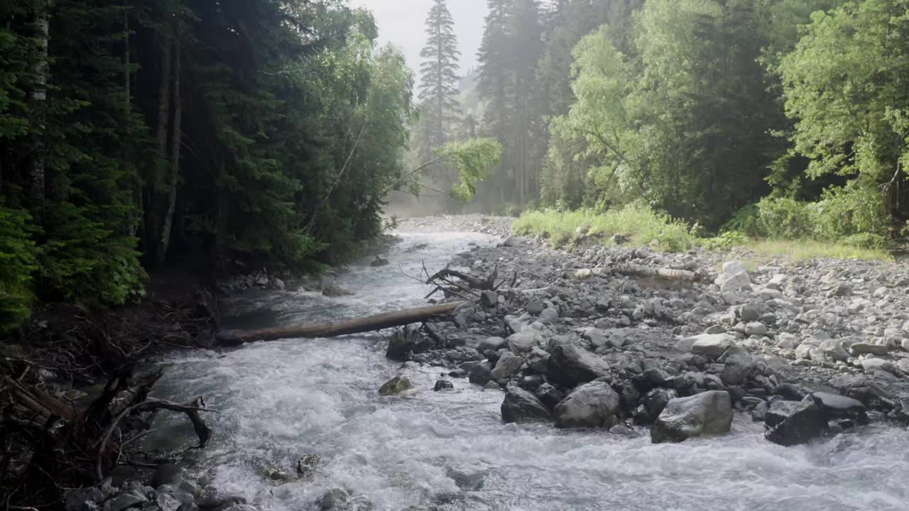 大自然，高山，河流，森林，阳光，神奇的早晨视频素材