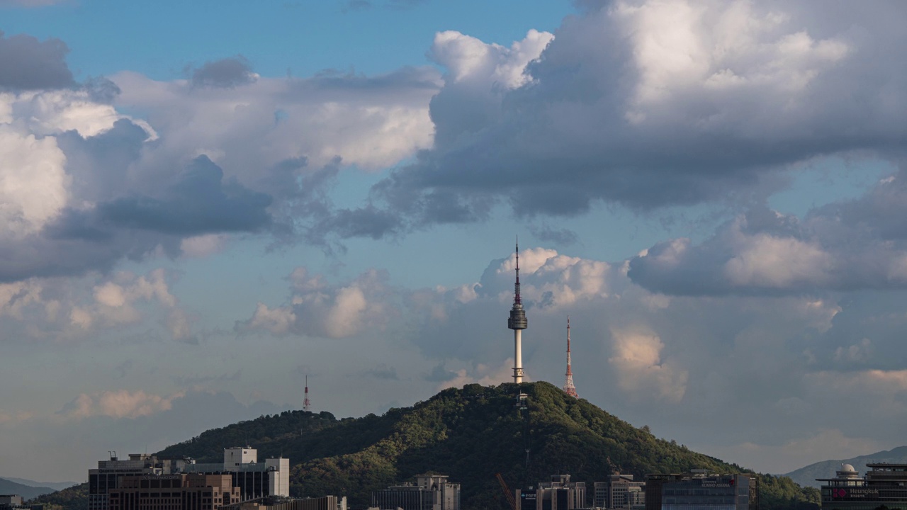 白天:韩国首尔市内N首尔塔和南山附近视频素材