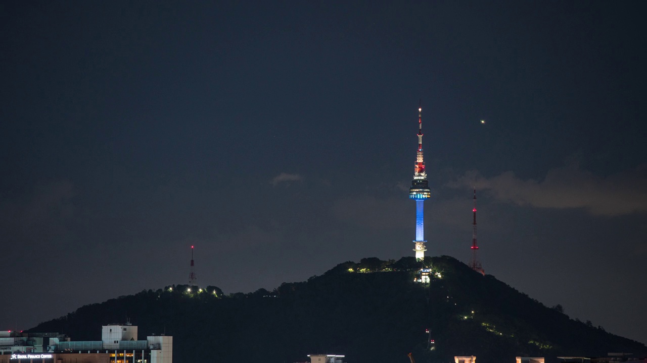 韩国首尔，N首尔塔和南山周边的夜景视频素材