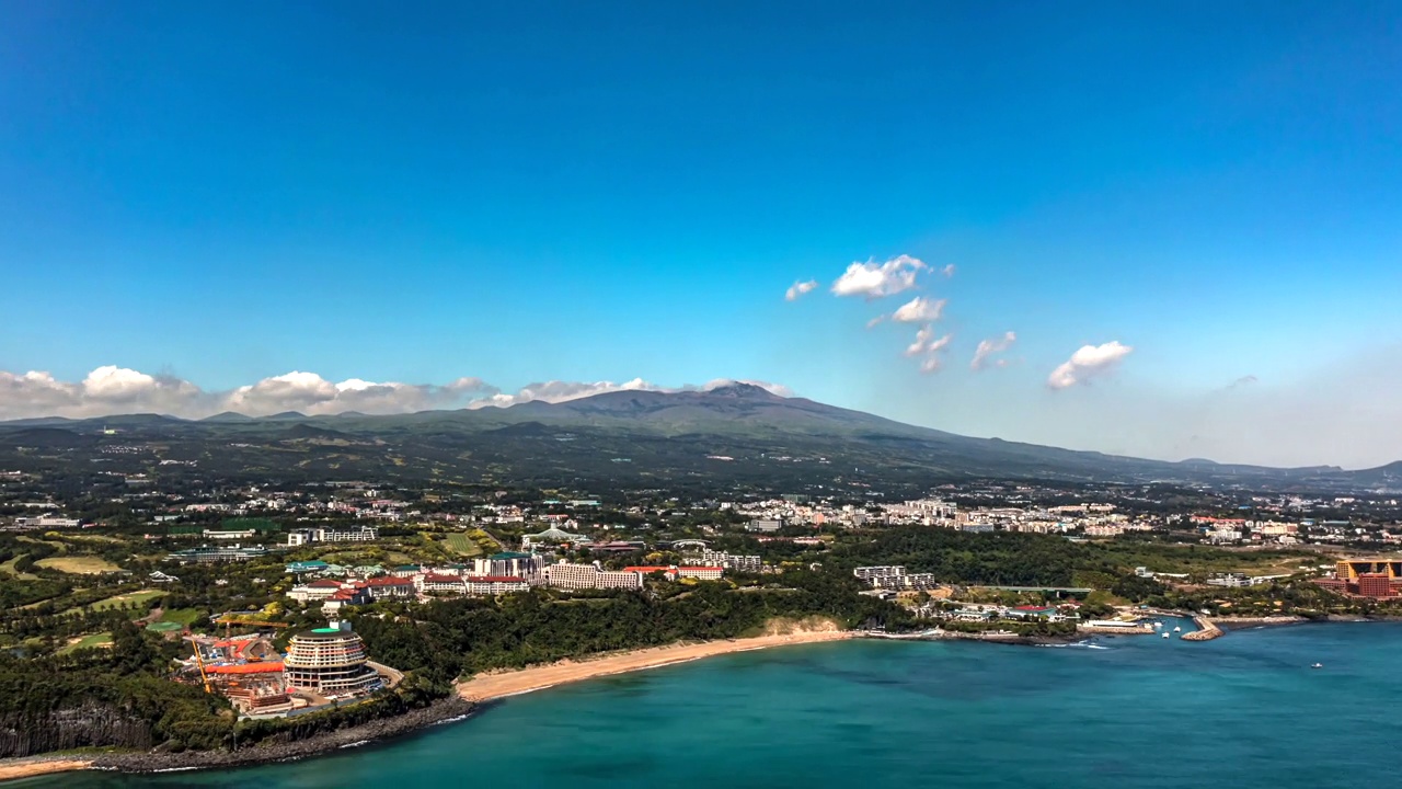 韩国济州岛汉拿山/西归浦市周围的村庄景色视频素材