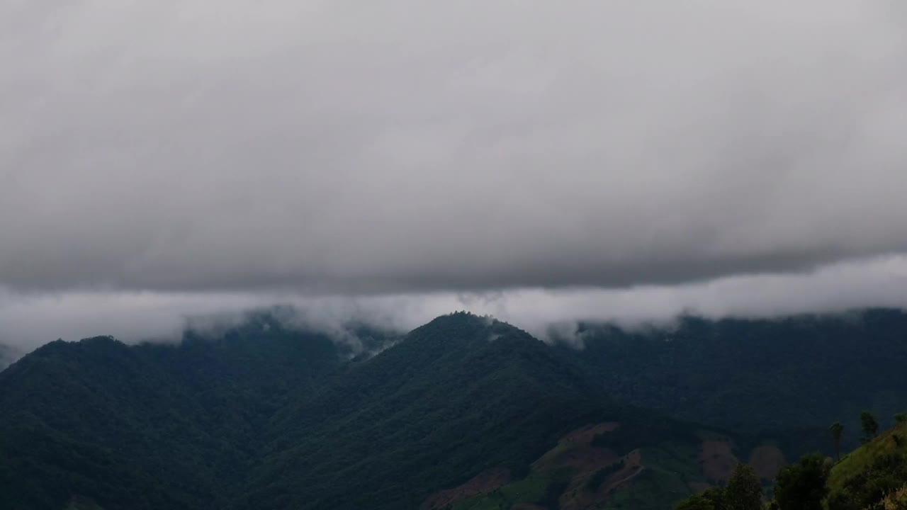 阴天山脉景观视频素材