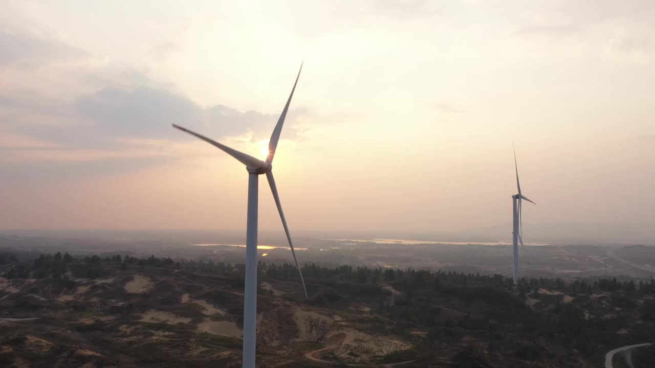 風力發電和太陽能發電视频素材