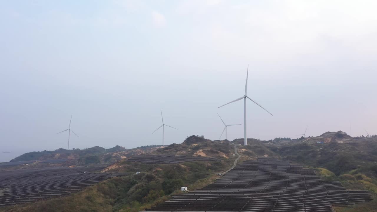 風力發電和太陽能發電视频素材