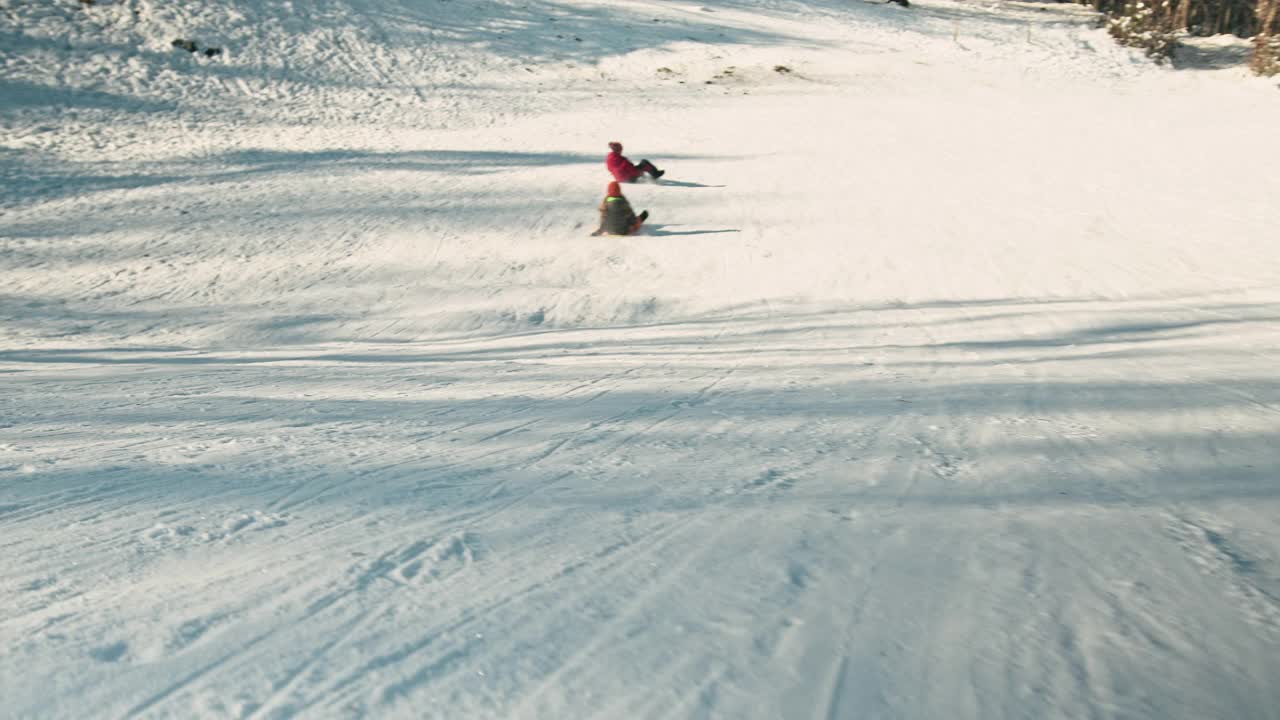 面朝后的滑雪姿势视频素材