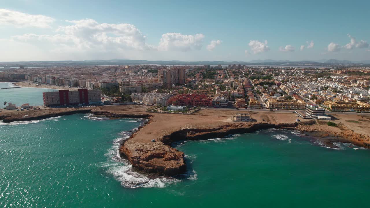 Torrevieja的城镇景观。西班牙视频素材