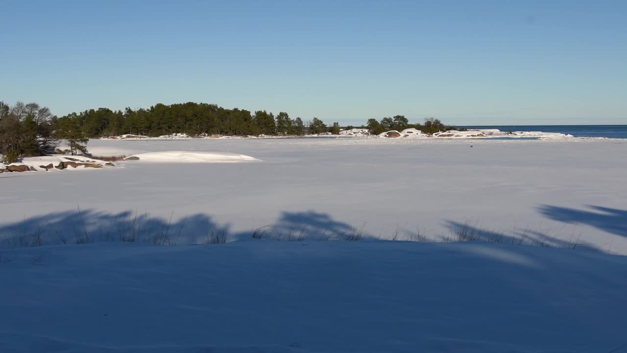 瑞典海边宁静的冬季风景视频素材