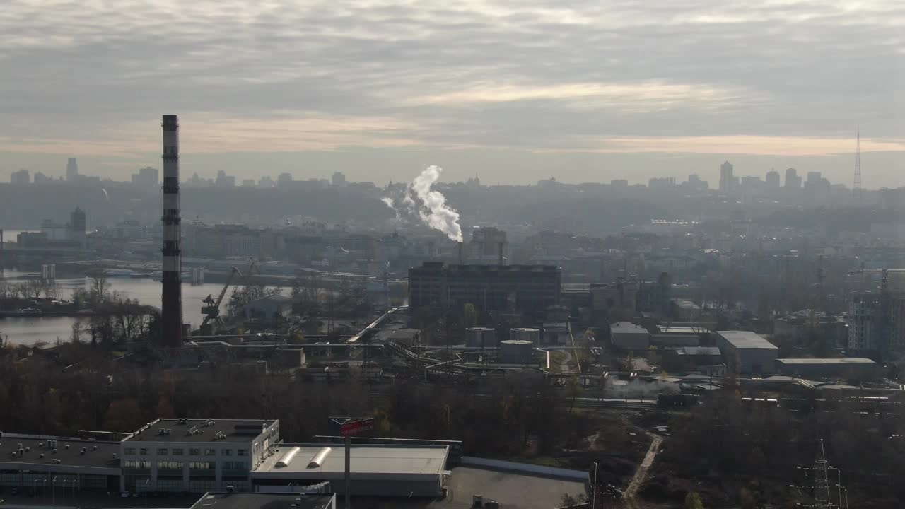 工业区的工厂污染空气视频素材