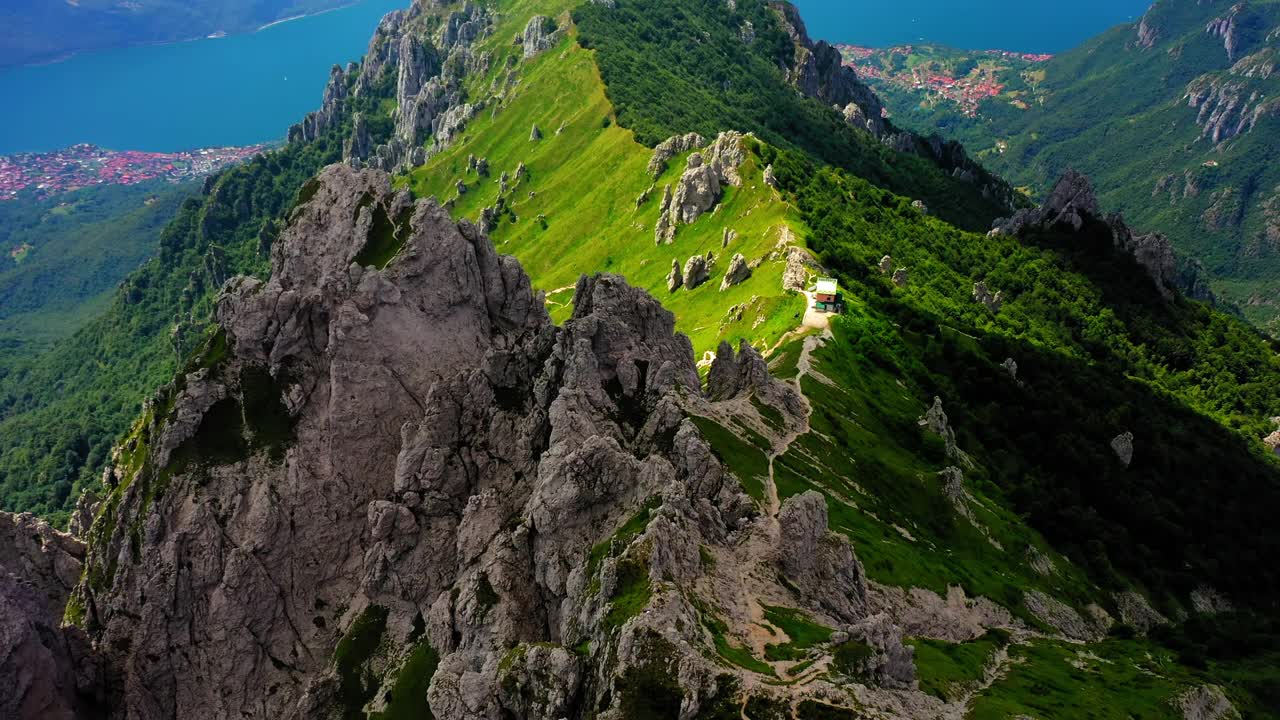 空中上升结构的美丽镜头在山顶湖-科摩湖，意大利视频素材