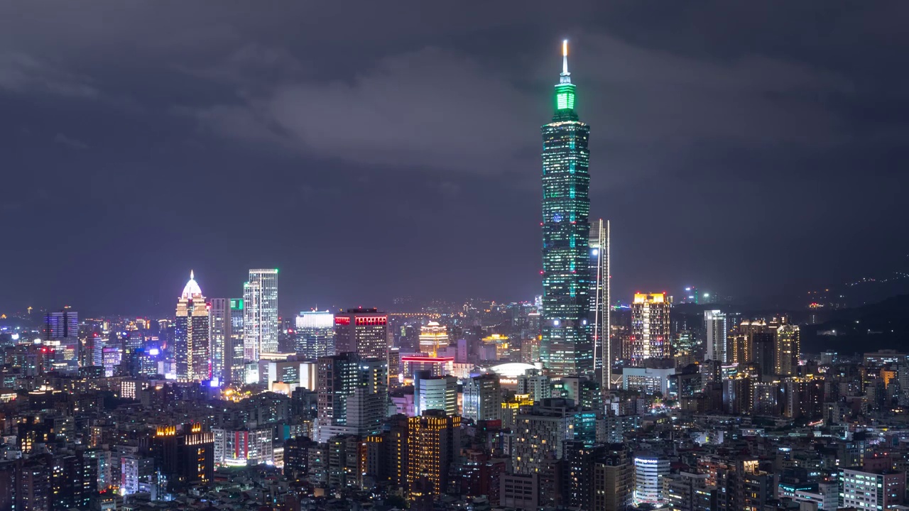 夜晚台湾台北上空低云的时间推移视频素材