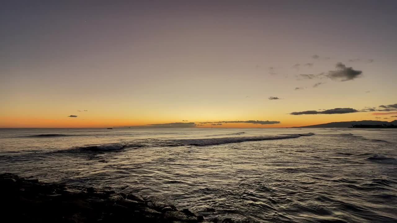 在怀基基海滩的日落视频素材