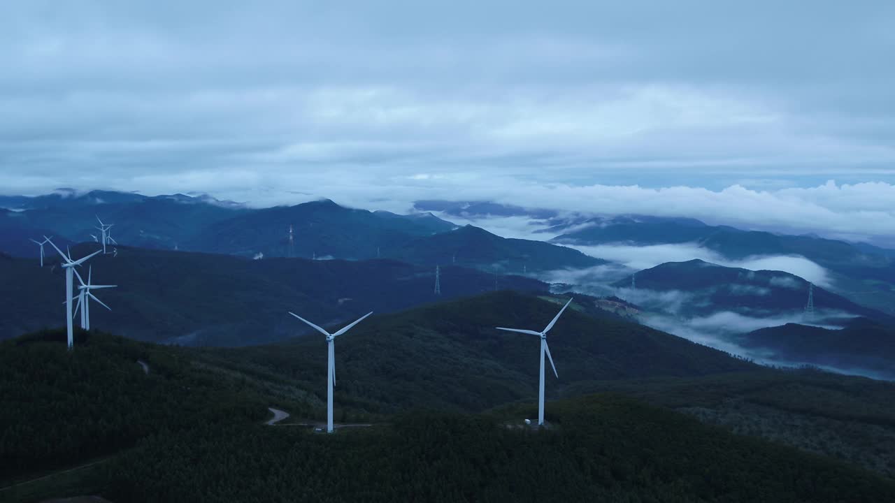 韩国江原道太白市昌中区风力发电机风山视频素材