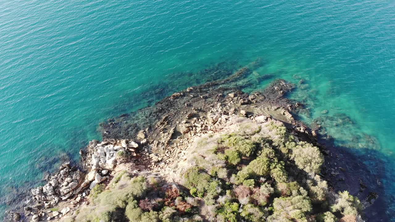 鸟瞰落基海岸视频素材