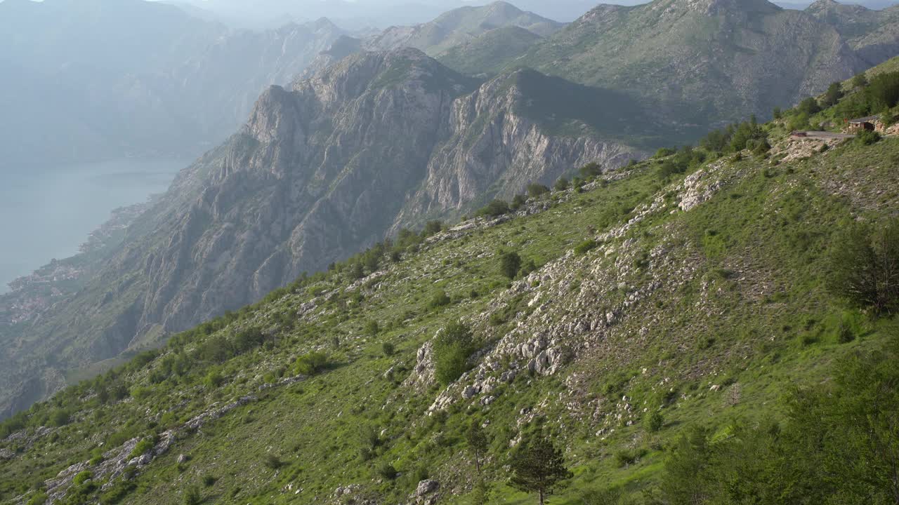 从洛夫森山看到的绿色山脉视频素材