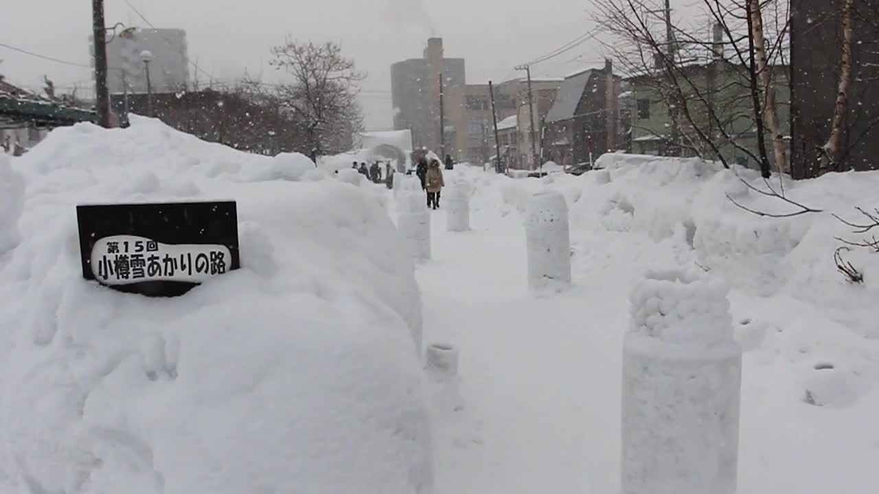 日本小樽雪灯节花灯，地点在日本北海道小樽。视频素材