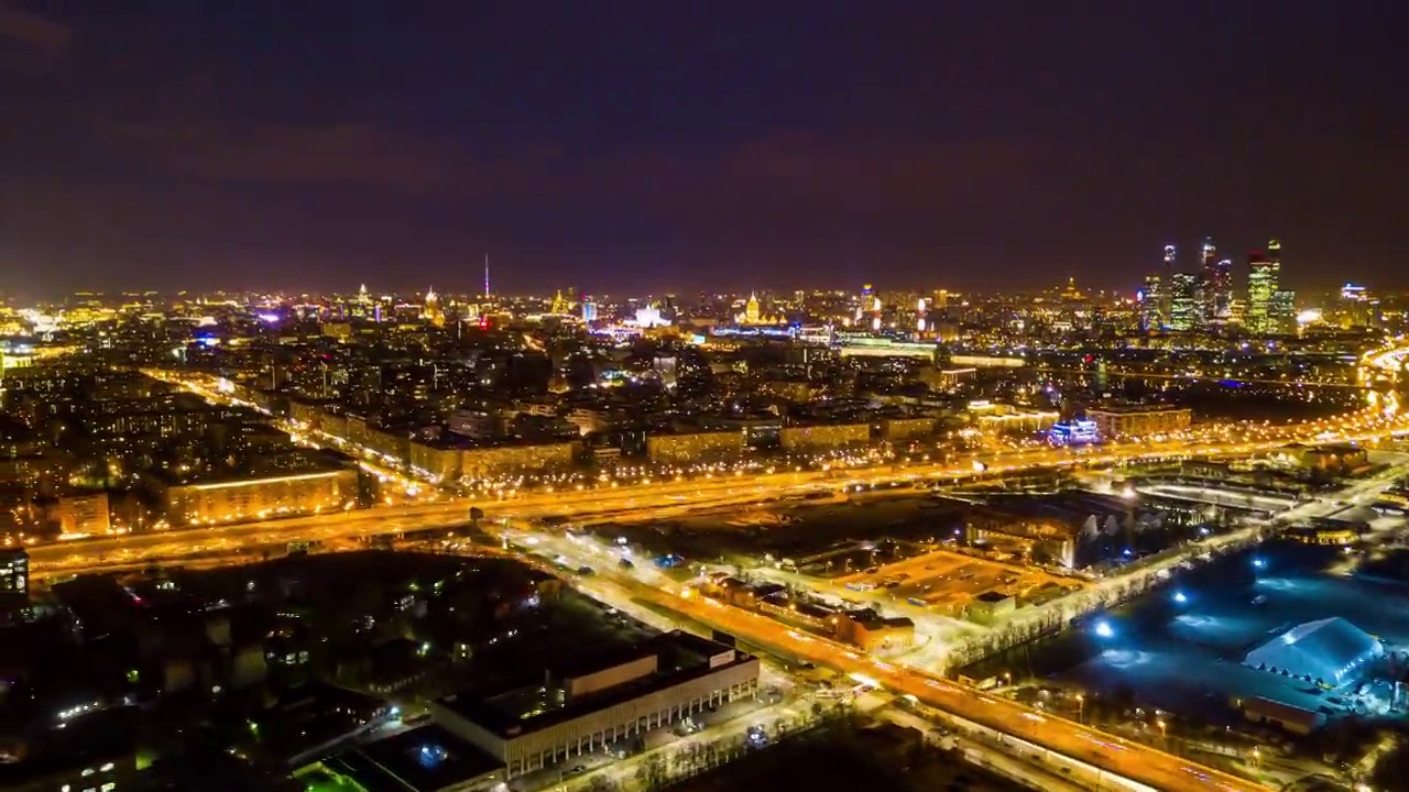 夜光莫斯科城市景观交通街道体育综合体空中全景4k时间跨度的俄罗斯视频素材