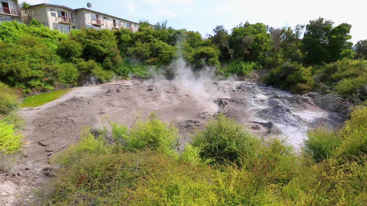 新西兰罗托鲁瓦的热泥浆池视频素材