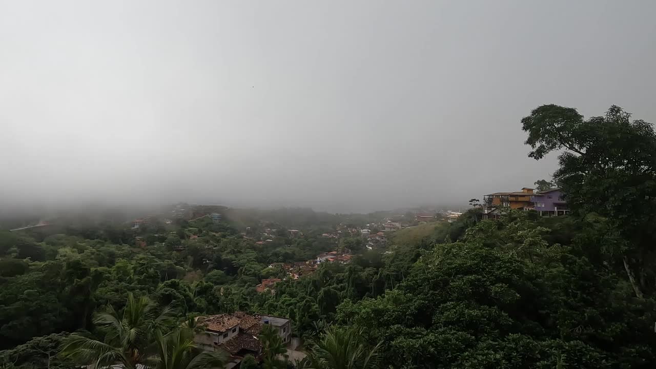 黎明时分，云层低低，暴风雨即将来临视频素材