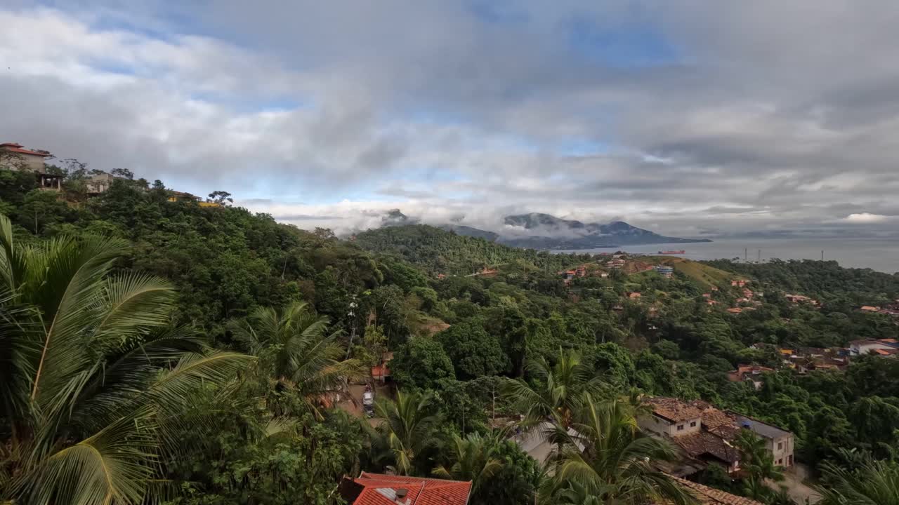 云的运动时间在山中流逝视频素材