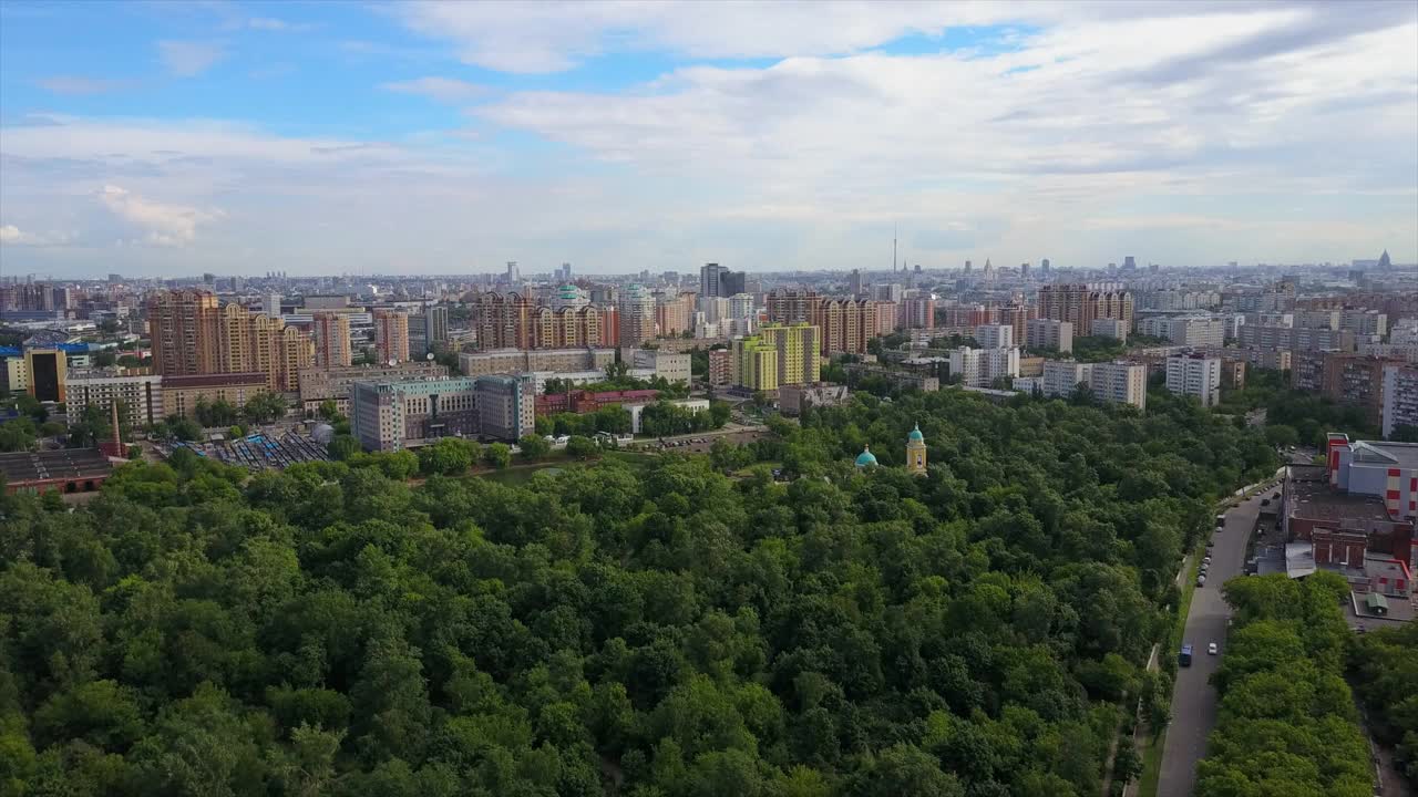 俄罗斯晴天莫斯科工业工厂管城市景观鸟瞰全景4k视频素材