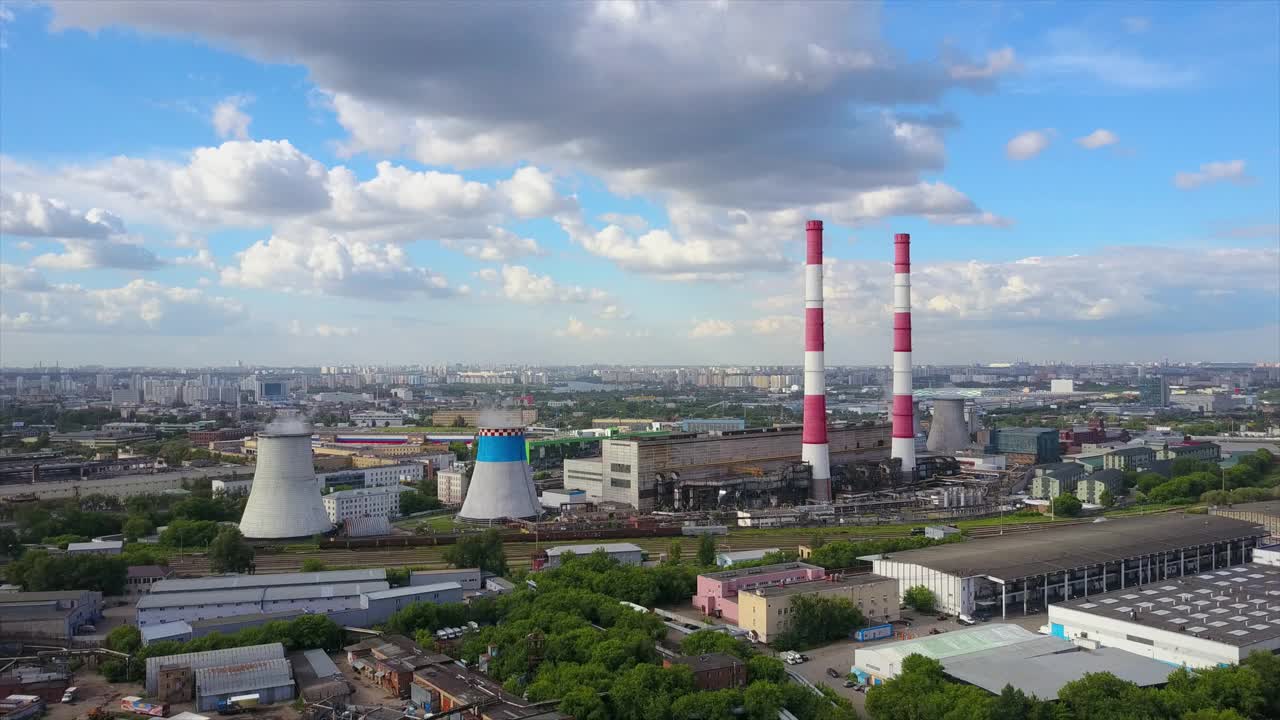 俄罗斯晴天莫斯科工业工厂管城市景观鸟瞰全景4k视频素材