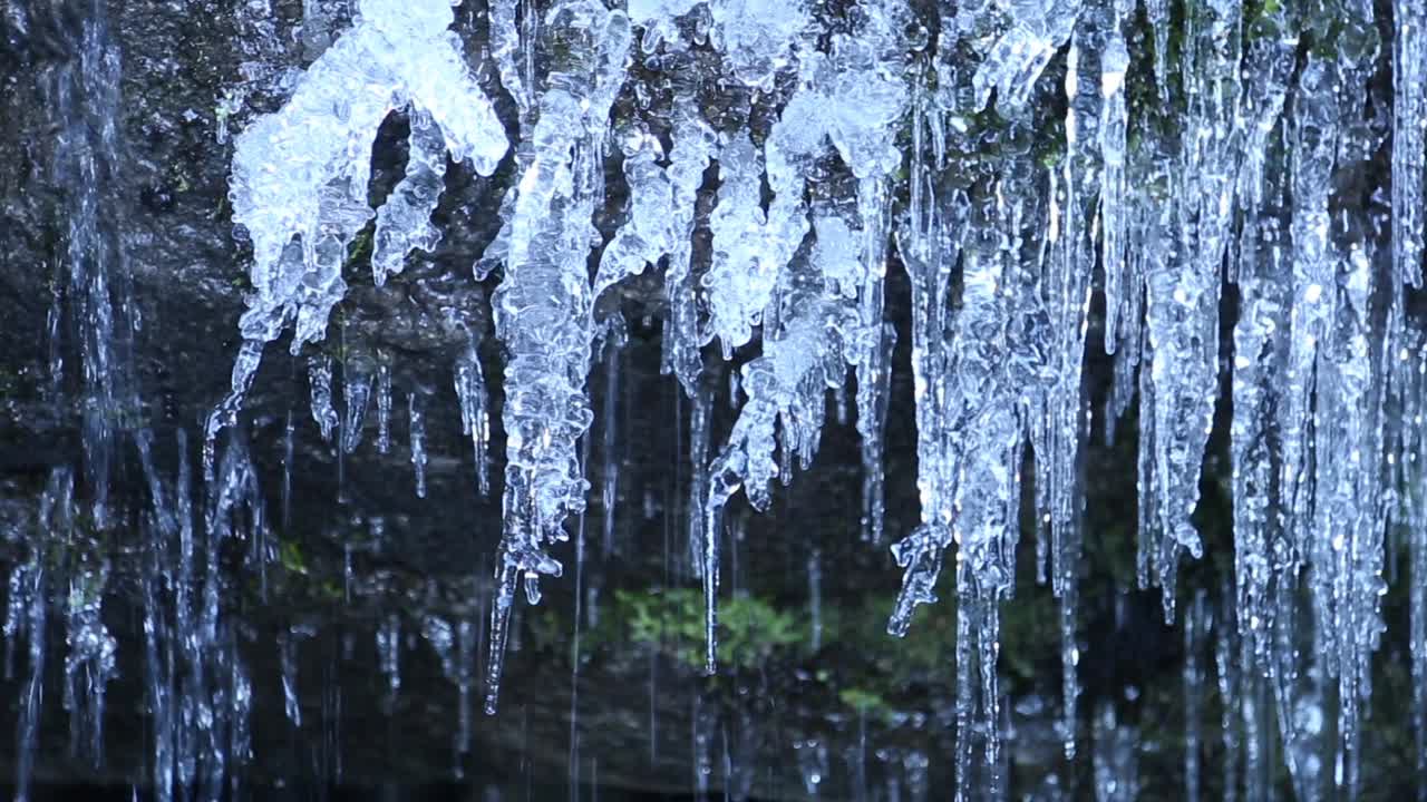 冰柱和流水视频素材