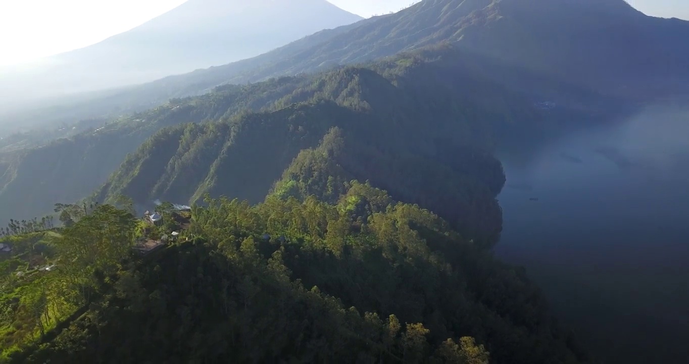 山和海的风景/巴厘岛，印度尼西亚视频素材