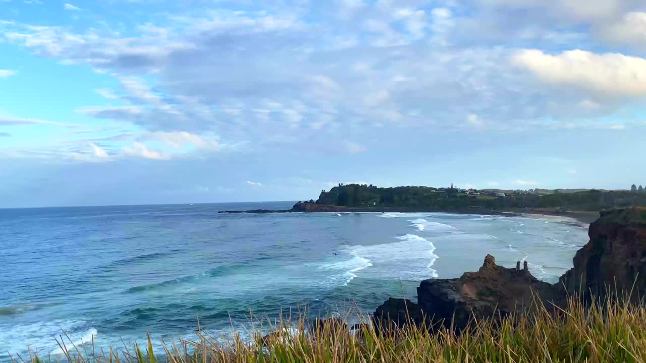 岬角眺望浩瀚海洋视频素材