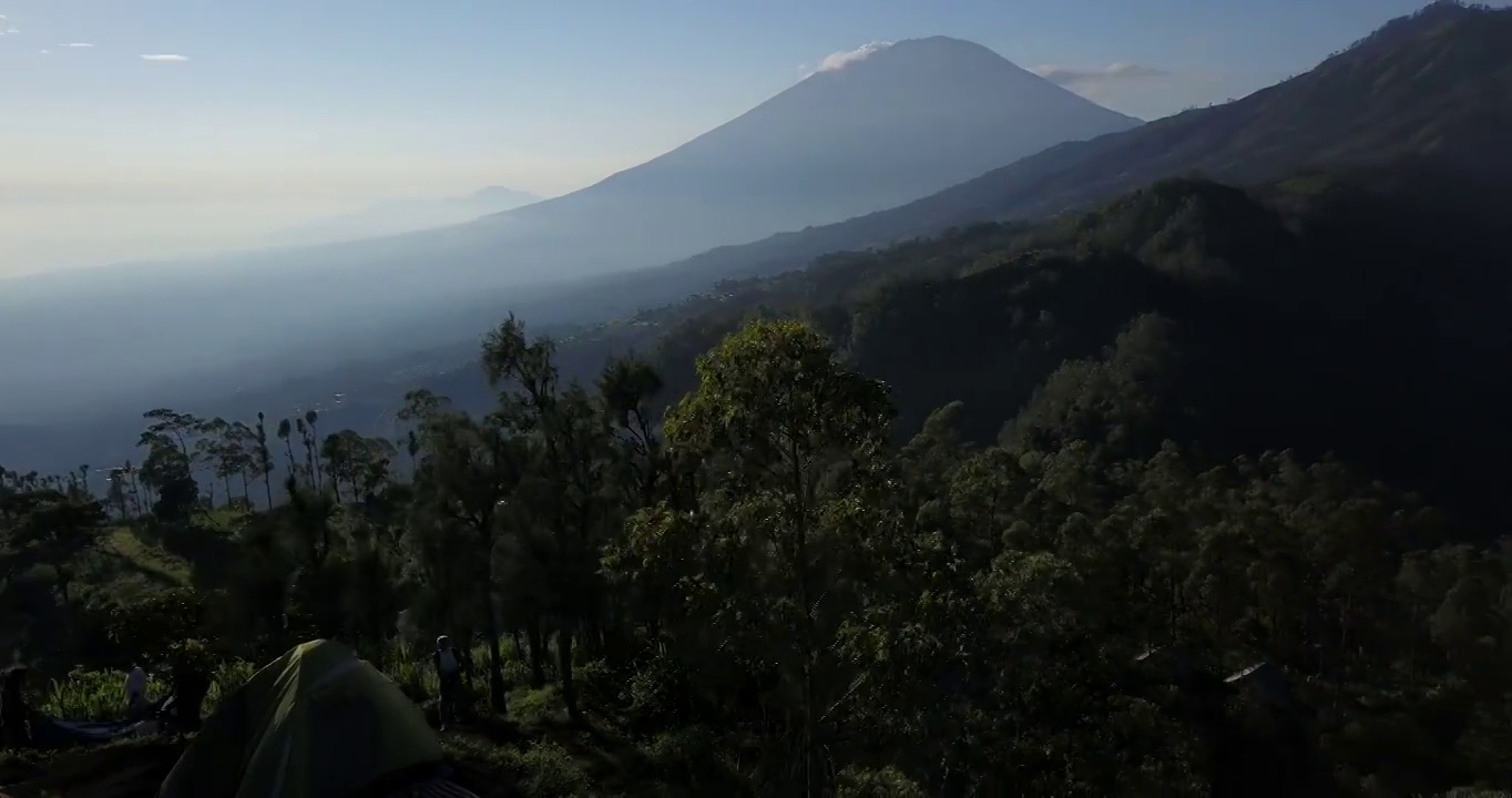 山和海的风景/巴厘岛，印度尼西亚视频素材