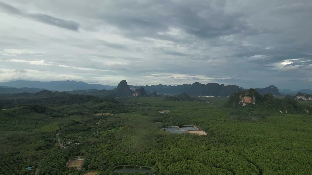 攀牙岛日落的鸟瞰图视频素材