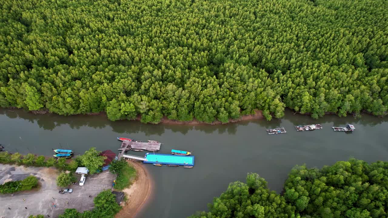 攀牙岛日落的鸟瞰图视频素材