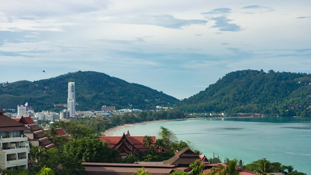 海景，环海的山和建筑视频素材