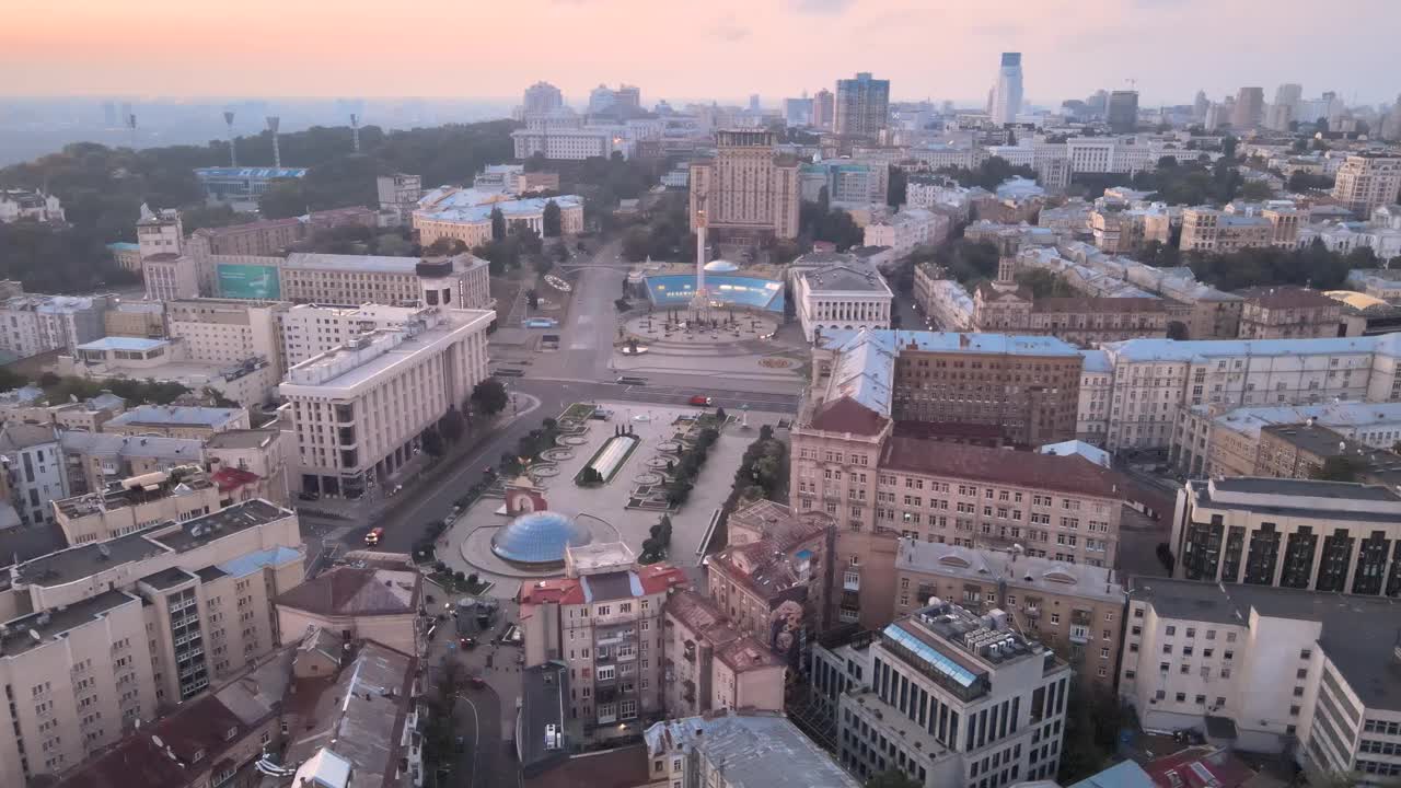 基辅，乌克兰，清晨鸟瞰图:独立广场视频素材