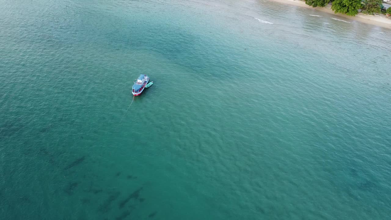 泰国Koh Chang的海景鸟瞰图视频素材