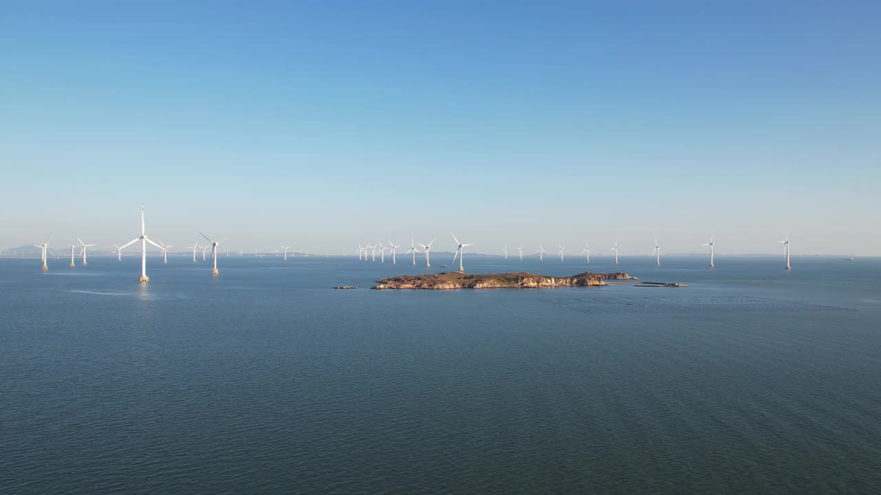 海上风力发电厂鸟瞰图视频素材