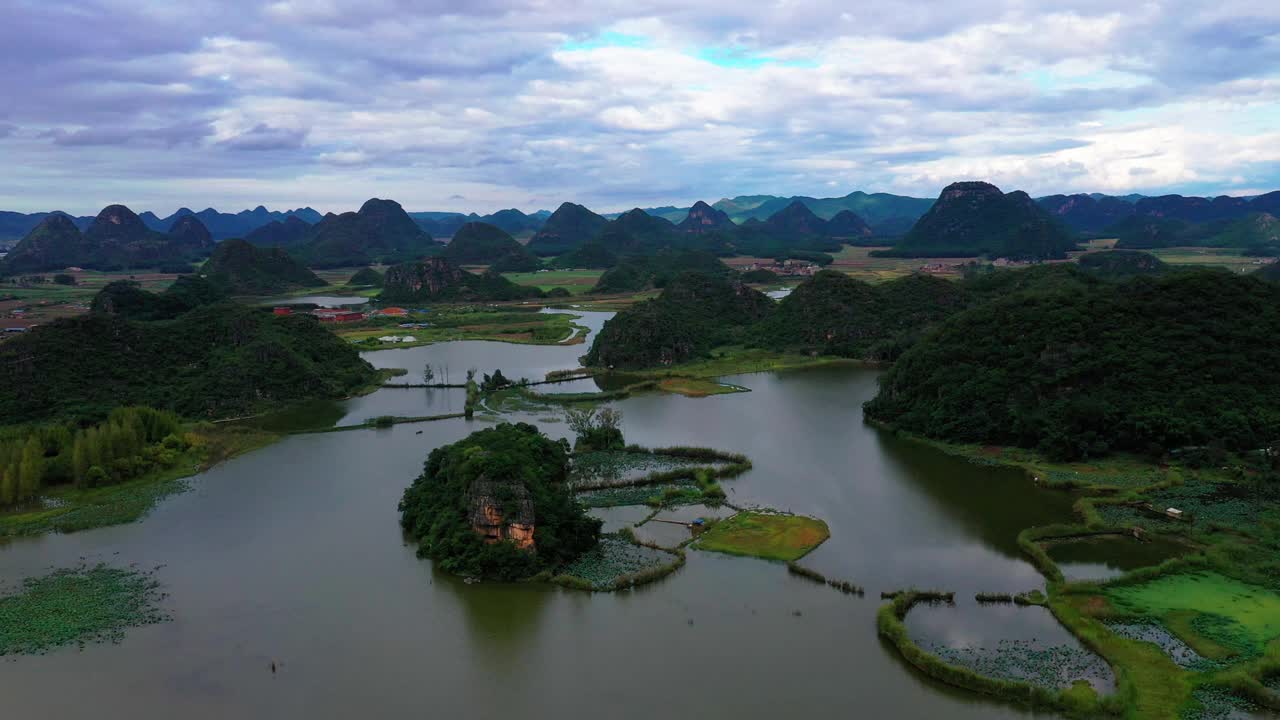 高清晰度航空视频的湖泊在云南中国视频下载