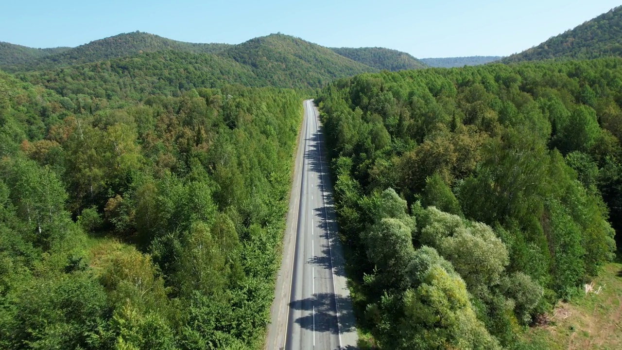 高速公路的鸟瞰图。视频素材