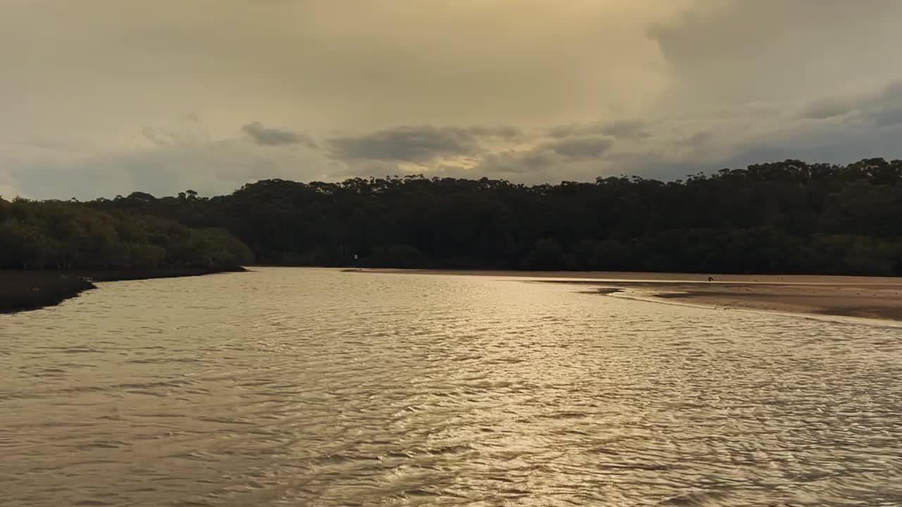 河流景观的观点。视频素材